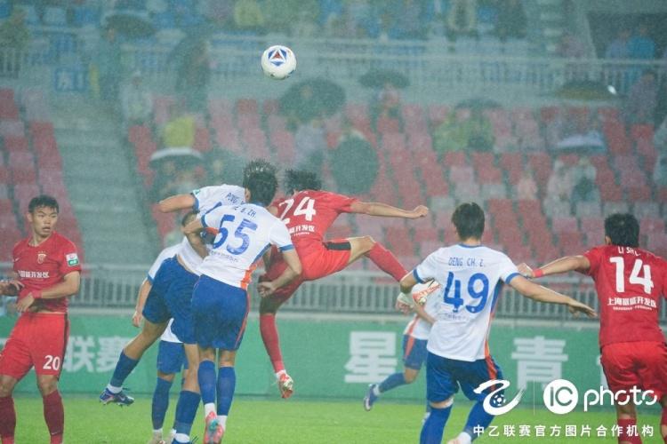 米体：阿方索·戴维斯第二轮出战成疑，可能只踢最后30分钟